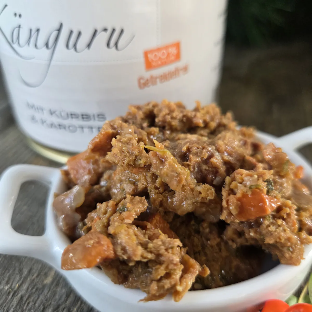 Brimo Känguru mit Kürbis und Karotten Nassfutter in Futterschüssel
