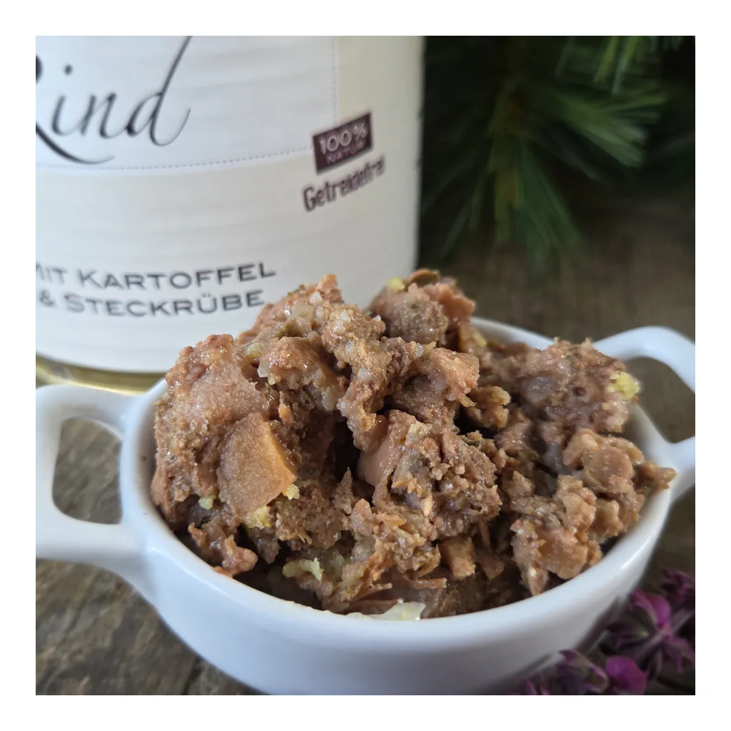 Brimo Rind mit Kartoffel Nassfutter – serviert in Schüssel, Rindfleischstücke mit Kartoffel sichtbar