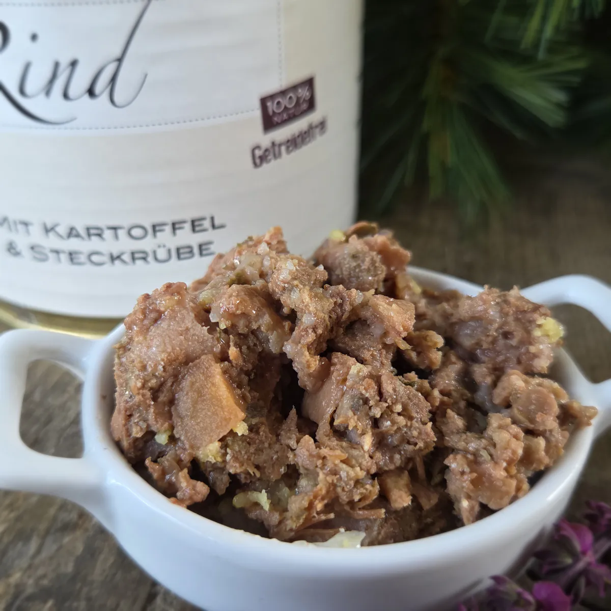 Brimo Rind mit Kartoffel Nassfutter – serviert in Schüssel, Rindfleischstücke mit Kartoffel sichtbar