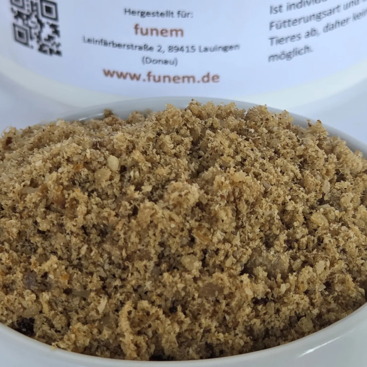 Detailaufnahme von Wildknochenmehl aus 100 % Wildknochen von Hirsch und Reh von funem